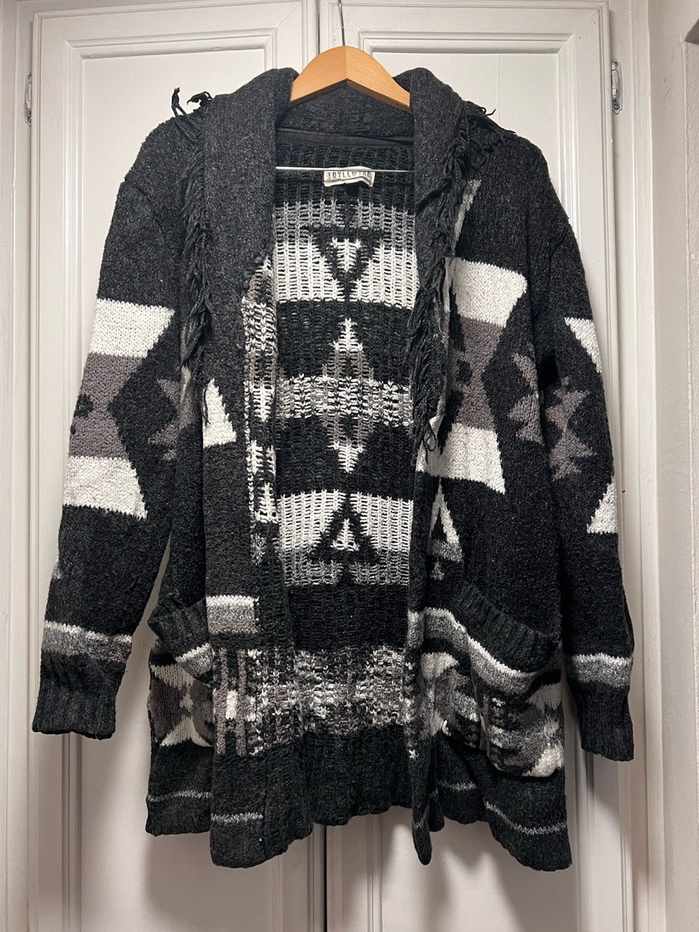 Idyllwind Southwestern Print Cowgirl Gray White Western Fringe Cardigan Medium